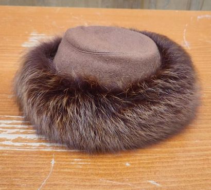 CARVEN
Set of four fur hats
