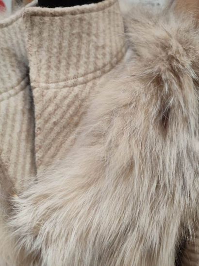 CARVEN
White and cream wool coat and fur...