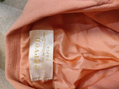 CARVEN
Salmon silk crepe and topstitching...