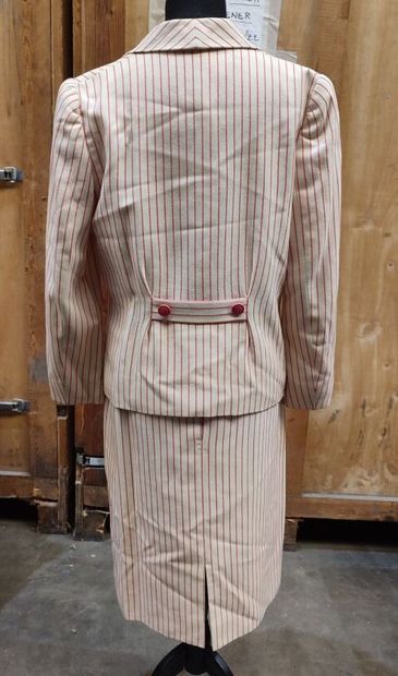 CARVEN
Outfit in cream fabric with fuchsia...