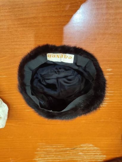 CARVEN
Set of four fur hats
