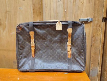 LOUIS VUITTON
Set of two soft suitcases and...