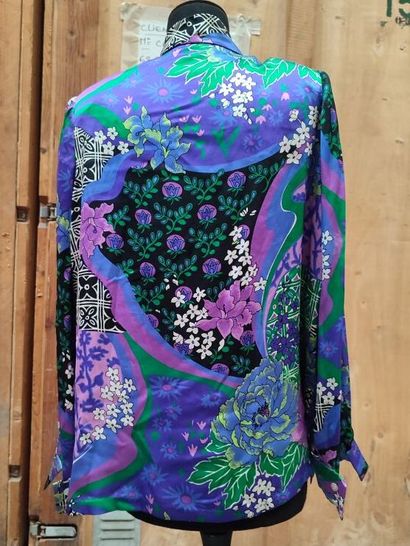 Lot of blouses including: 
- MILA SCHON DUE,...