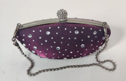 Set of three clutches including:
- A rigid...