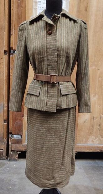 CARVEN
Outfit in brown and khaki striped...