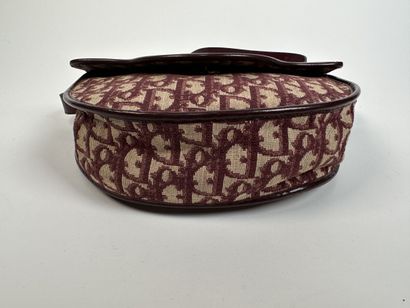 CHRISTIAN DIOR
Shoulder bag in signed canvas...