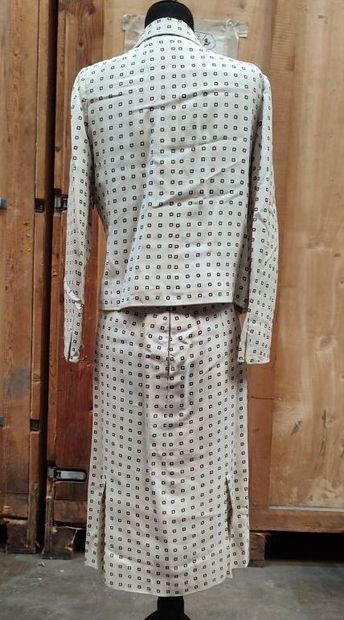 CARVEN
Outfit in cream fabric patterned with...