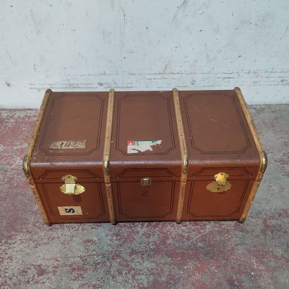 MADLER KOFFER
Travel trunk in painted canvas,...