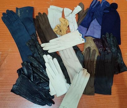Set of gloves in leather, imitation leather,...