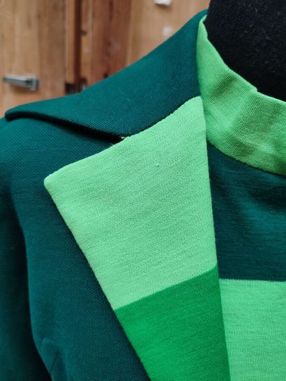 CARVEN
Set in green fabric consisting of...