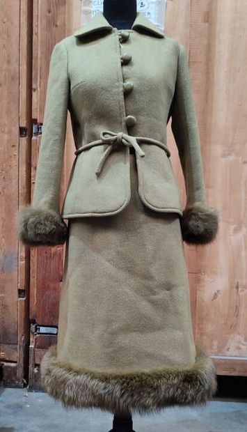 CARVEN
Outfit in green wool and fur bottom...