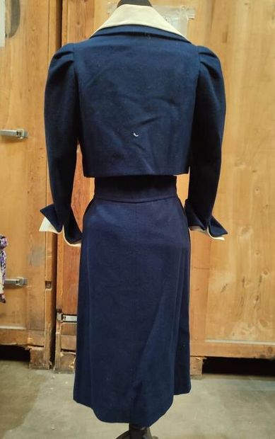 CARVEN
Outfit in navy blue felt with short...