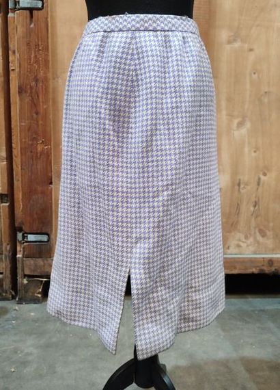 CARVEN
Outfit in white and purple houndstooth...