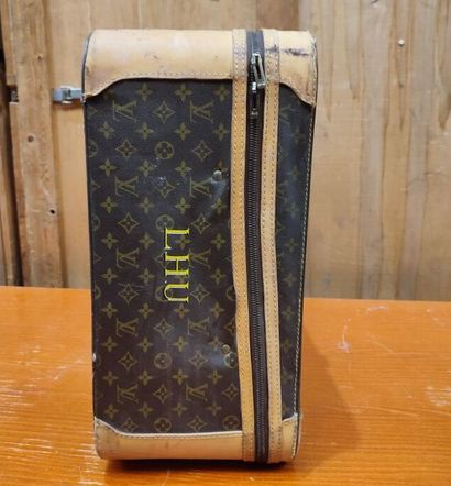 LOUIS VUITTON
Set of two soft suitcases and...