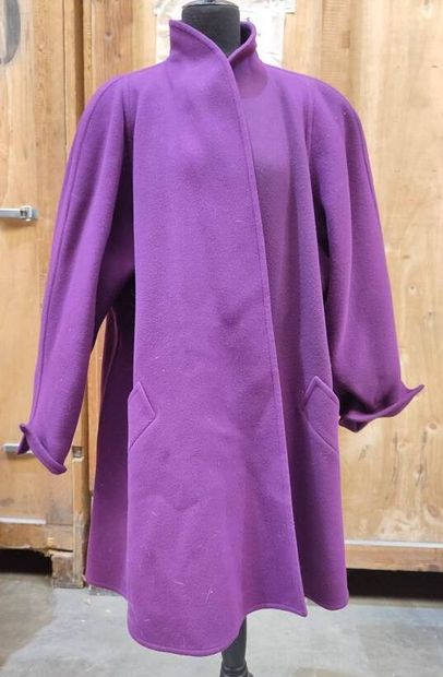 CARVEN 
Plum felt mid-length coat, buttonless
(slight...