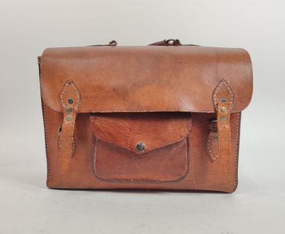 Leather bag with a small pocket on the front...