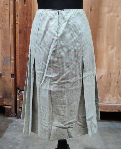 CARVEN
Outfit in grey and green Prince of...