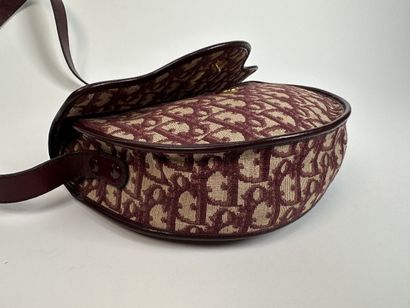 CHRISTIAN DIOR
Shoulder bag in signed canvas...