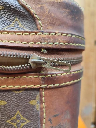 LOUIS VUITTON
Set of two soft suitcases and...