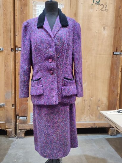CARVEN
Outfit in purple fabric with jacket...