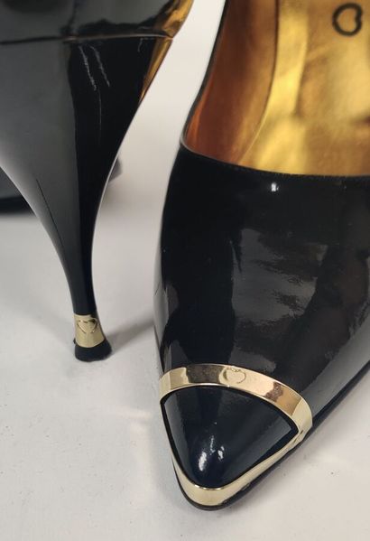 OSVALDO Martini
Pair of black pumps with...