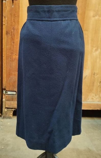 CARVEN
Outfit in navy blue felt with short...