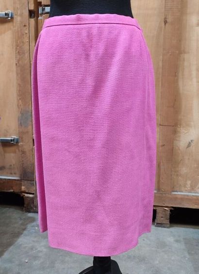 CARVEN
Outfit in pink and purple fabric with...