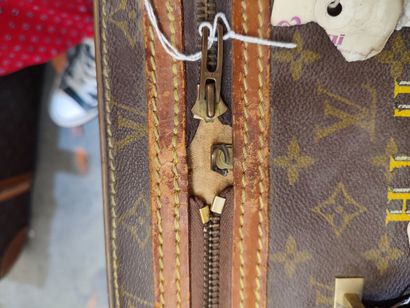 LOUIS VUITTON
Set of two soft suitcases and...