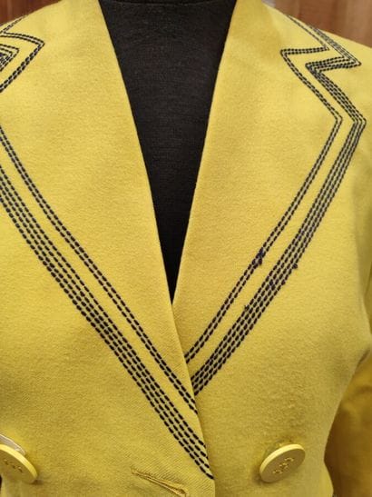CARVEN
Outfit in yellow fabric with black...