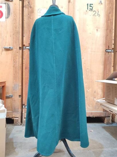 CARVEN
Fir green cape