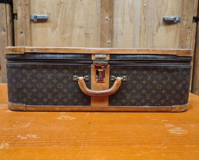LOUIS VUITTON
Set of two soft suitcases and...
