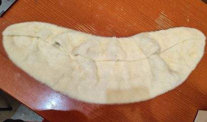 Set of furs including five toques and a shawl
Various...