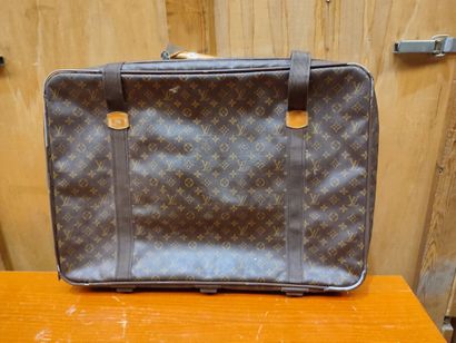 LOUIS VUITTON
Set of two soft suitcases and...