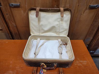 LOUIS VUITTON
Set of two soft suitcases and...