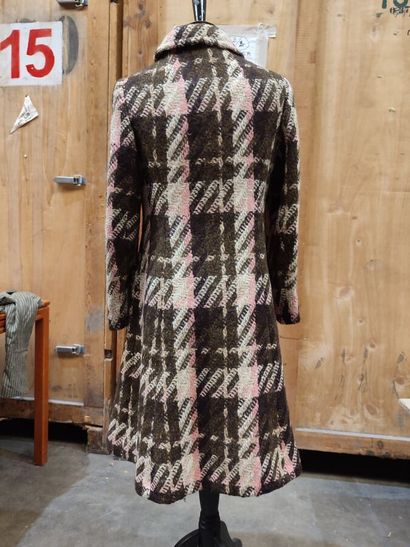 Set of coats including: 
- AQUASCUTUM check...