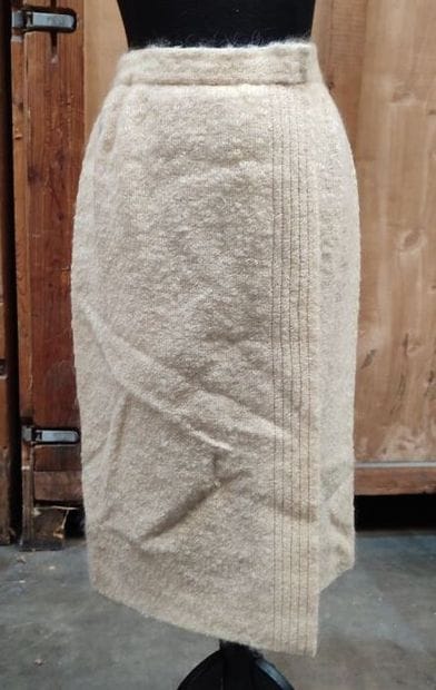 CARVEN
Outfit in cream and gold trim with...
