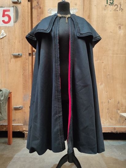 Set of coats including: 
- AQUASCUTUM check...