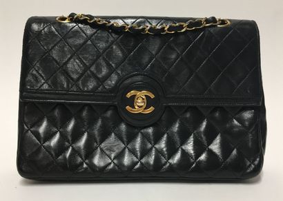 CHANEL 
Black quilted leather bag 
Height...
