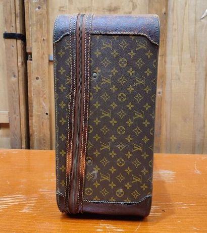 LOUIS VUITTON
Set of two soft suitcases and...