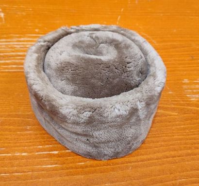 CARVEN
Set of four fur hats
