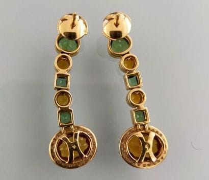 Pair of earrings in 750 thousandths yellow...