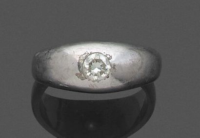 Bague jonc en or gris 750 millièmes ornée...