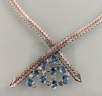 Flexible necklace in 750 thousandths white...