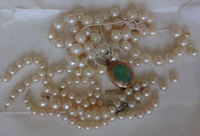 Set of cultured pearls or fine pearls.
*Part...