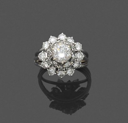Bague trois corps en or gris 750 millièmes...
