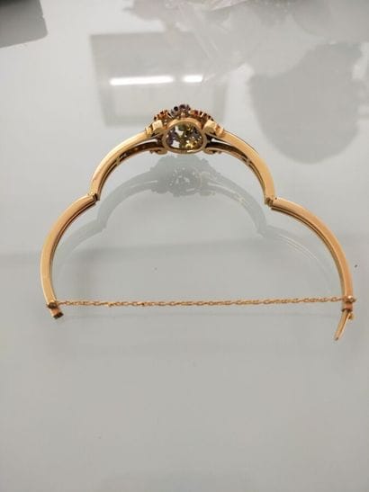 Rigid, opening bracelet in yellow gold 750...