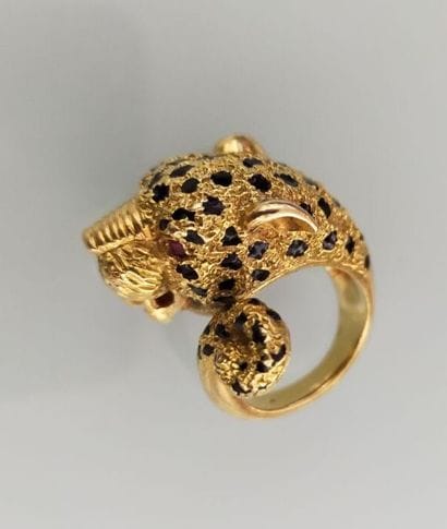 Yellow gold ring with scrolling decoration...