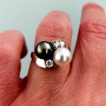 750 thousandths white gold ring set with...
