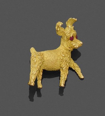750 thousandth yellow gold brooch featuring...