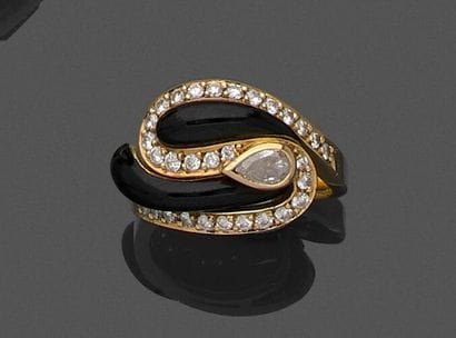 Ring in 750 thousandths yellow gold, the...